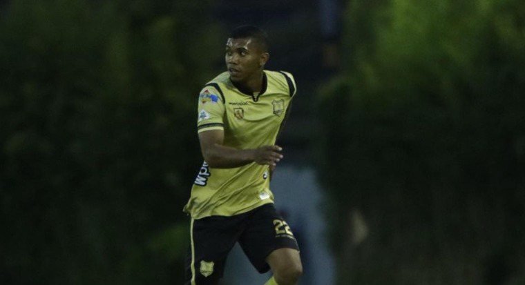 Esporte Clube Vitória nega negociação por volante Colombiano